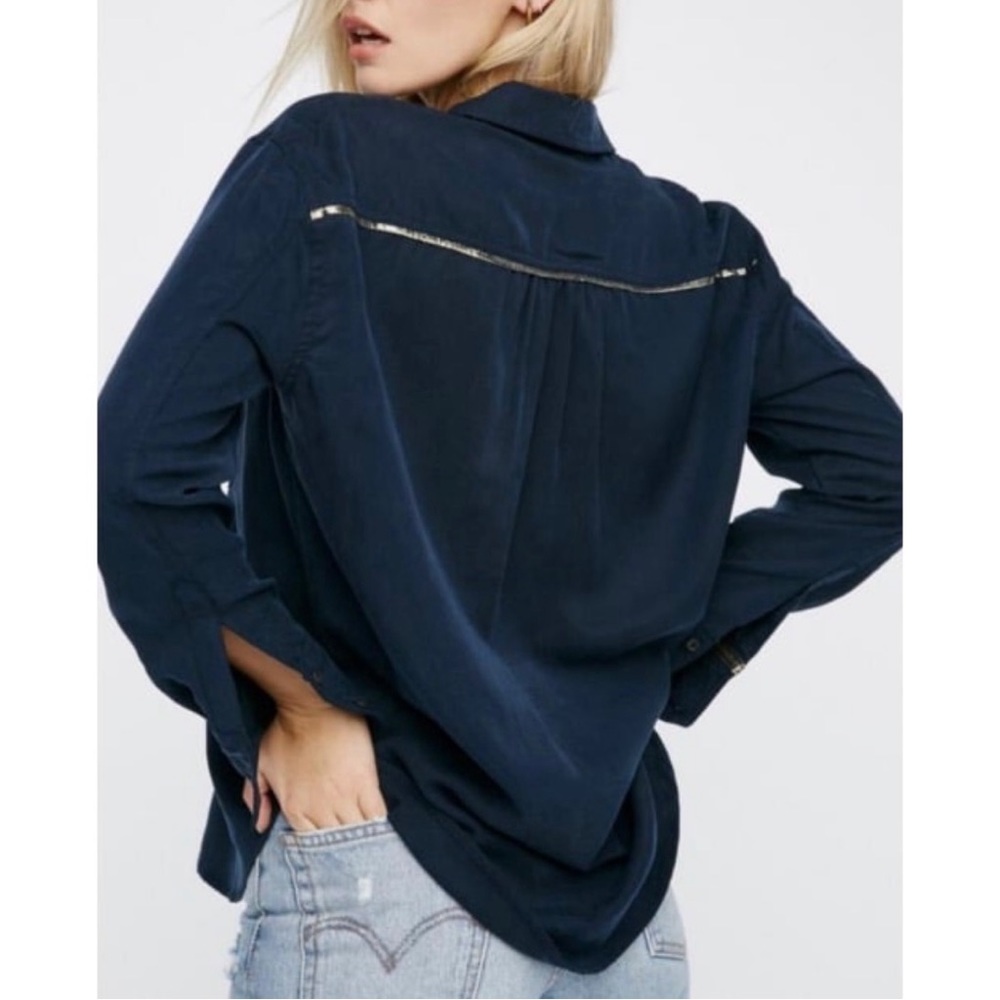 Free People Navy Off Campus Button Front Top Size Medium NWT - Picture 16 of 16